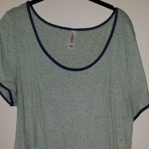 EUC Lularoe Classic T, size XL